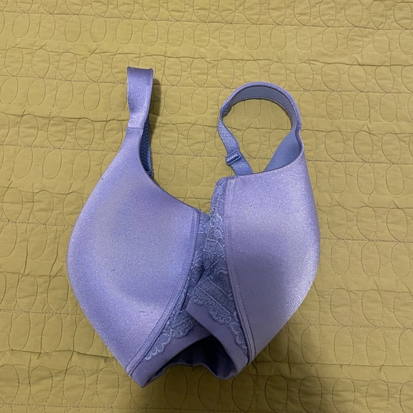 EUC Vanity Fair Blue 42D Bra 85% NYLON 15% SPANDEX & LACE 87% NYLON 13% SPANDEX - Picture 3 of 8
